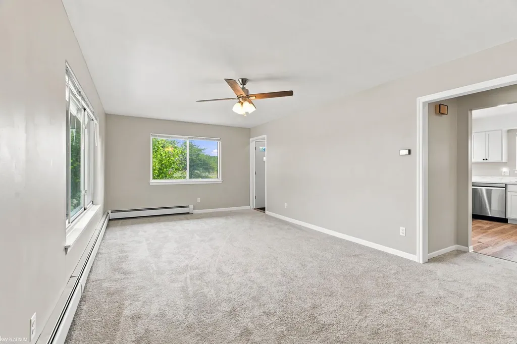 19580 Glenn Street Roseville City MI 48066