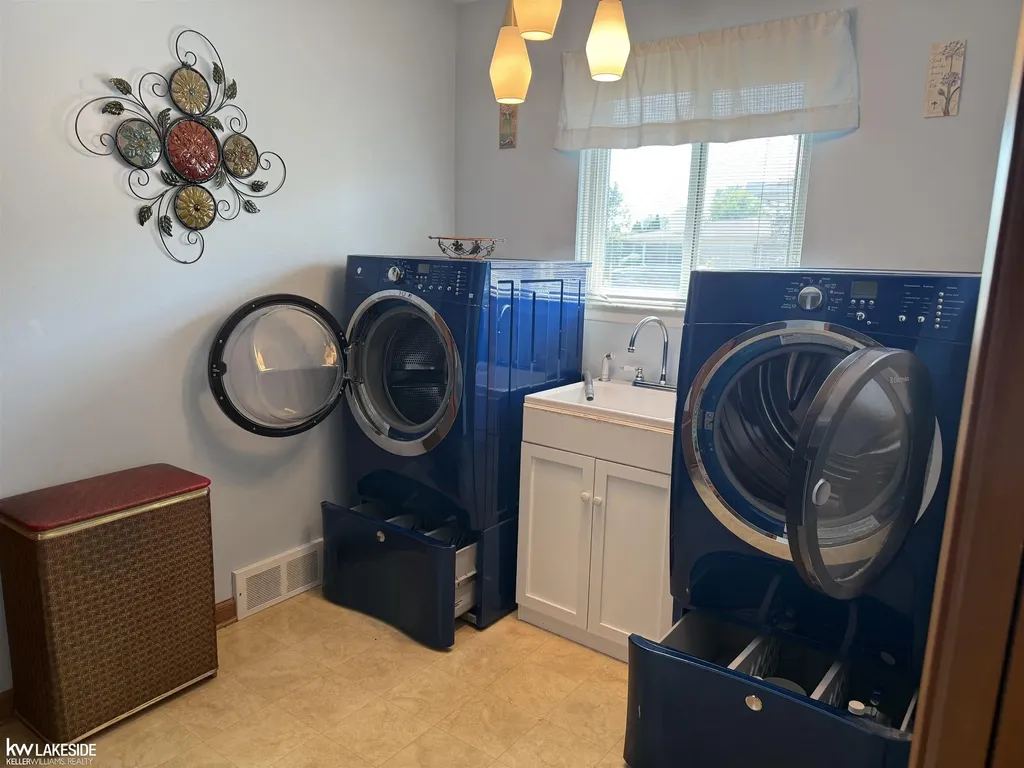 33439 Elgin Court Sterling Heights City MI 48310