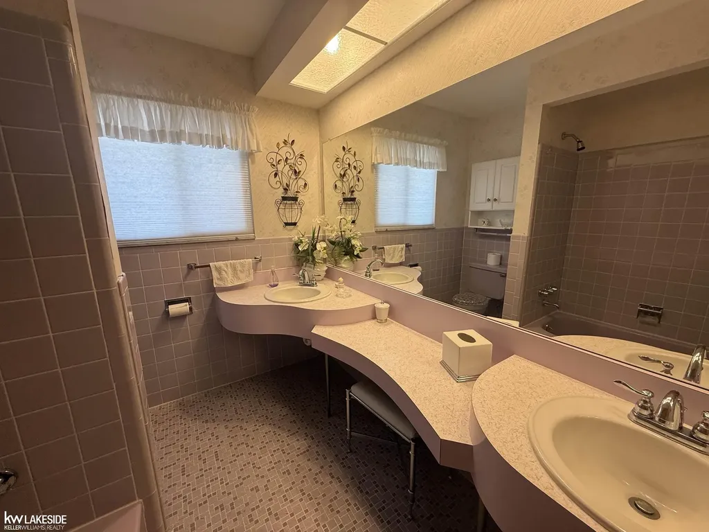 33439 Elgin Court Sterling Heights City MI 48310