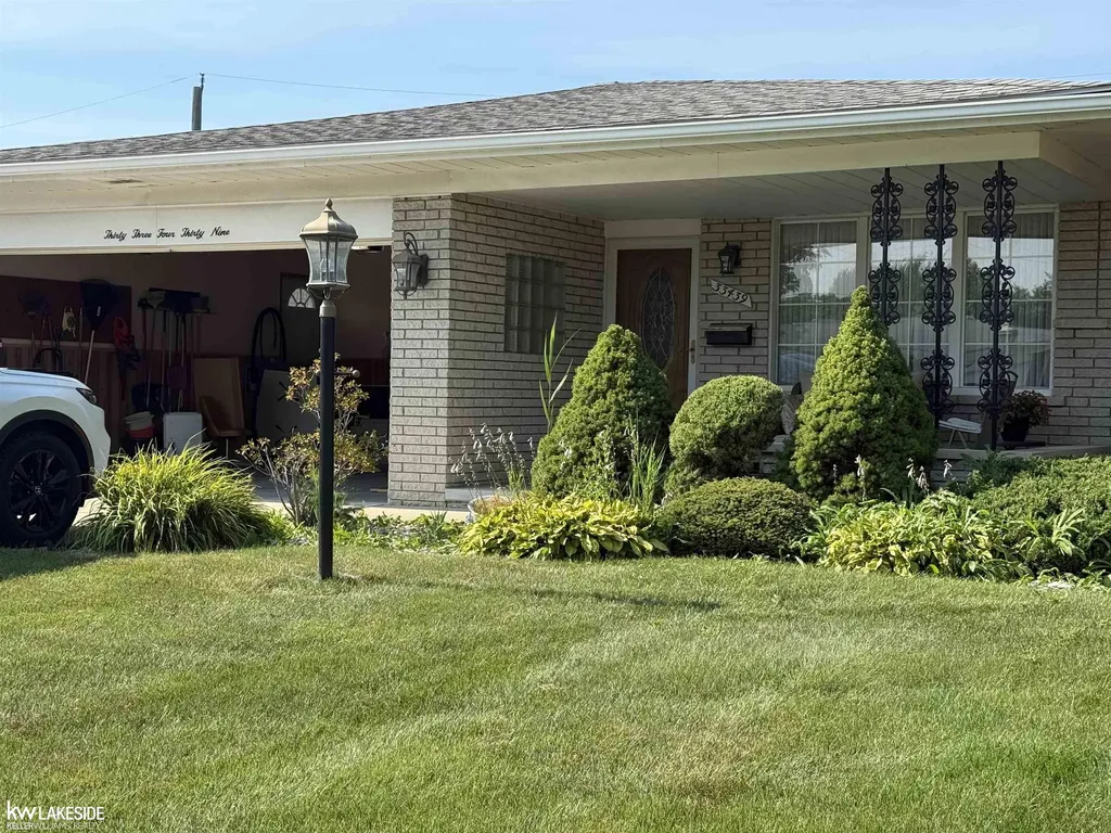 33439 Elgin Court Sterling Heights City MI 48310