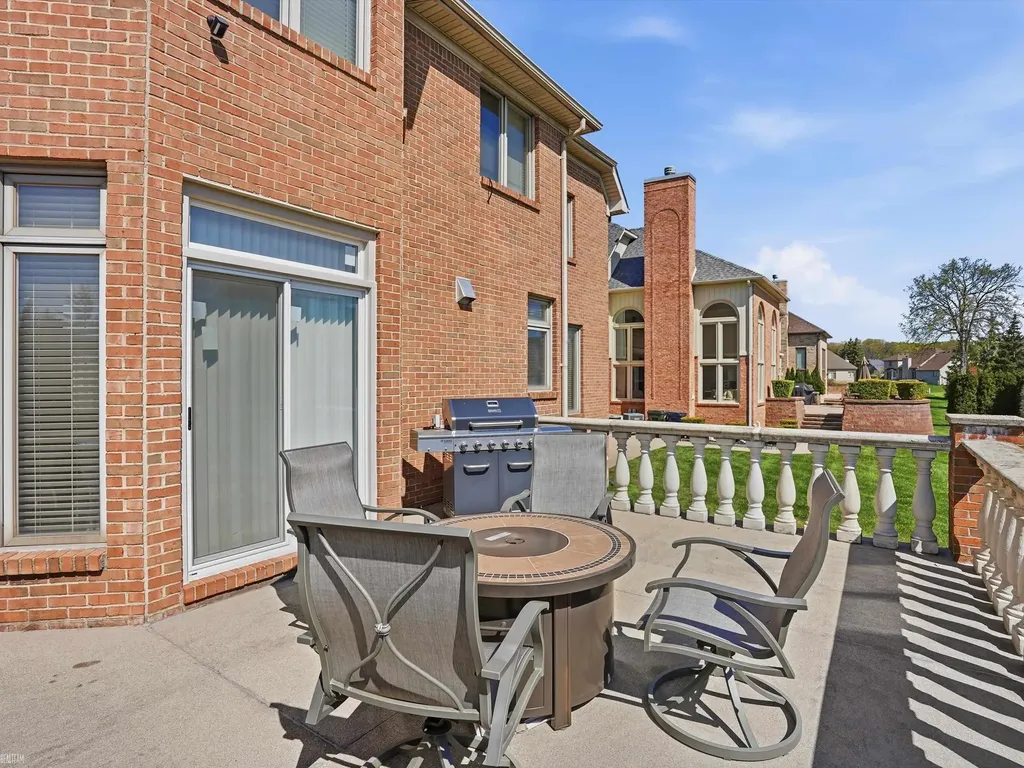 43340 Chester Drive Sterling Heights City MI 48314