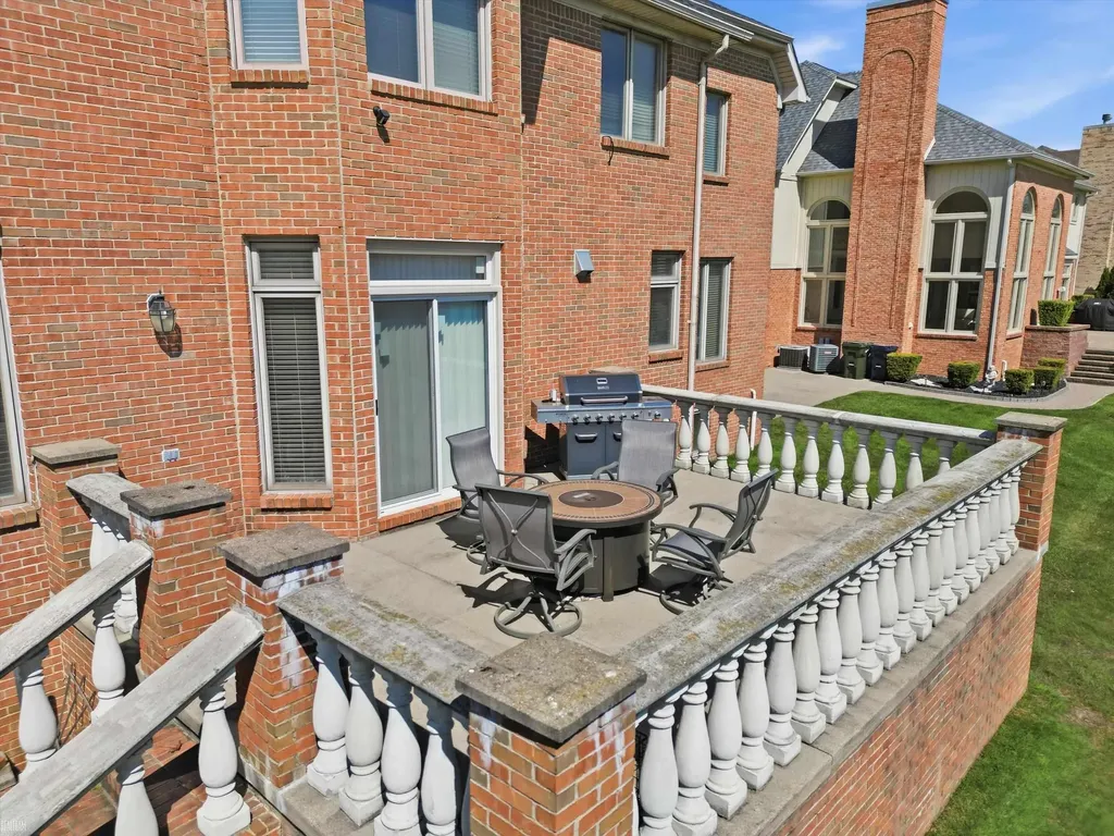 43340 Chester Drive Sterling Heights City MI 48314