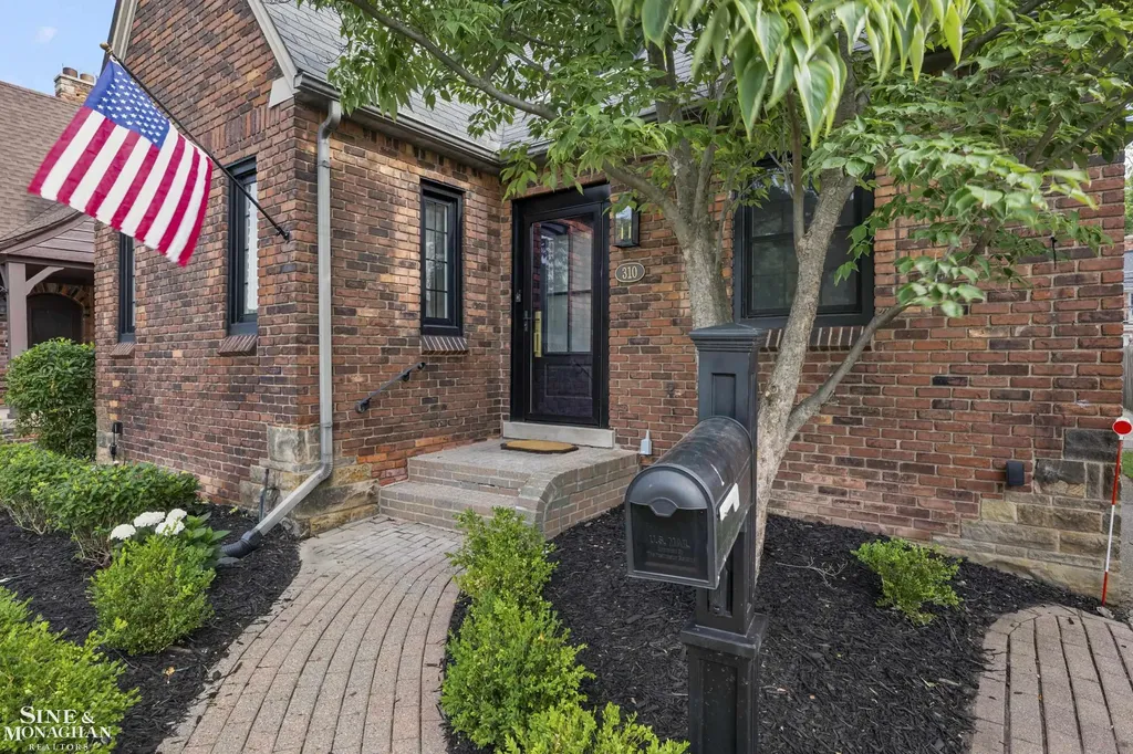 310 Moran Road Grosse Pointe Farms City MI 48236