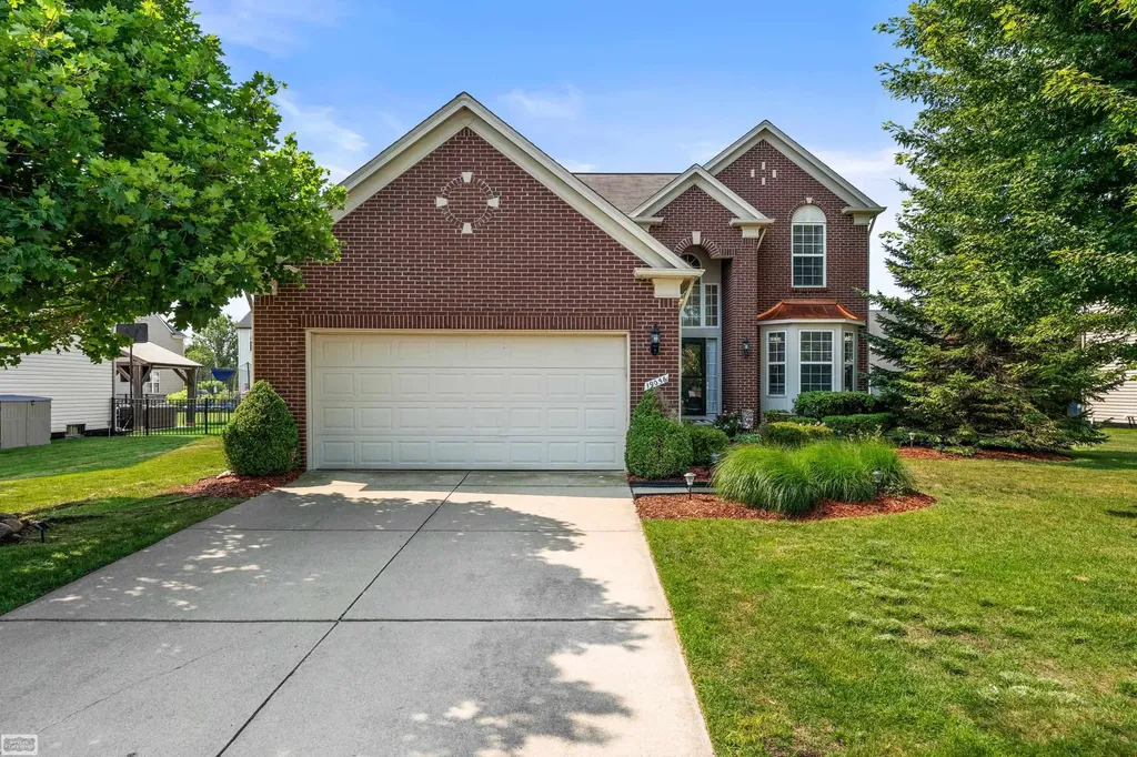 19056 Hazelton Drive Macomb Township MI 48042