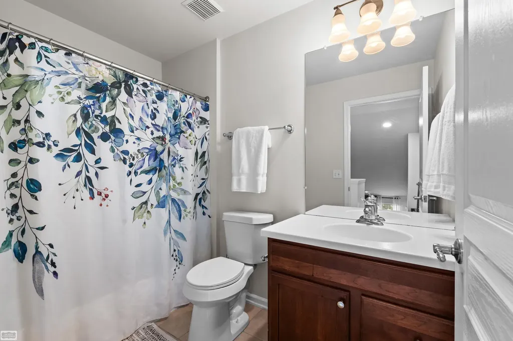 19056 Hazelton Drive Macomb Township MI 48042