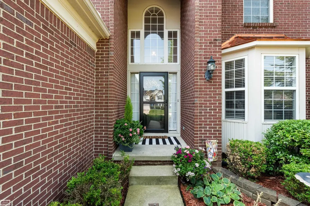19056 Hazelton Drive Macomb Township MI 48042