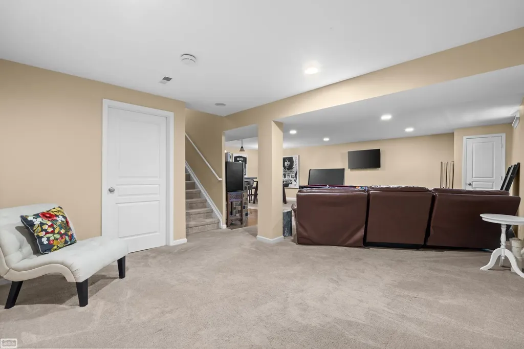 19056 Hazelton Drive Macomb Township MI 48042