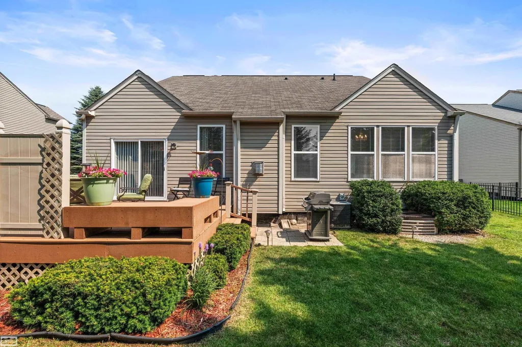 19056 Hazelton Drive Macomb Township MI 48042
