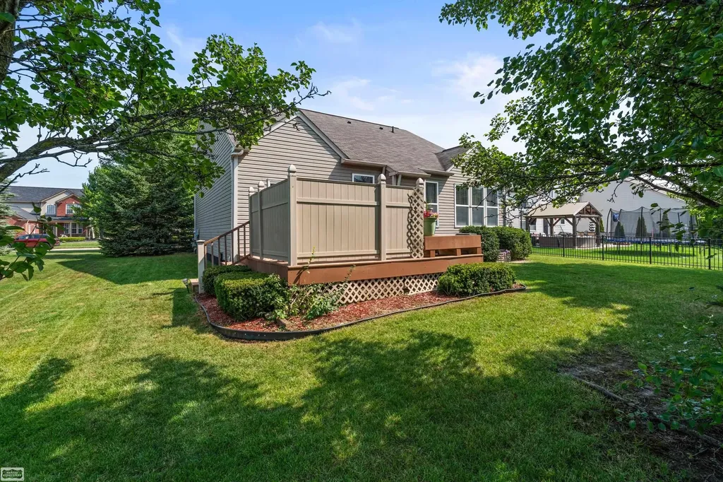 19056 Hazelton Drive Macomb Township MI 48042