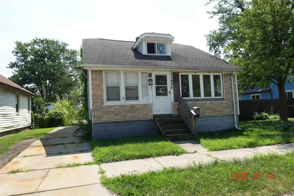 21804 Rosedale Street St. Clair Shores City MI 48080