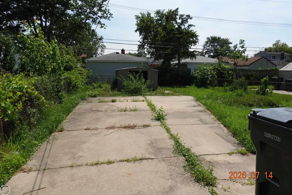 21804 Rosedale Street St. Clair Shores City MI 48080