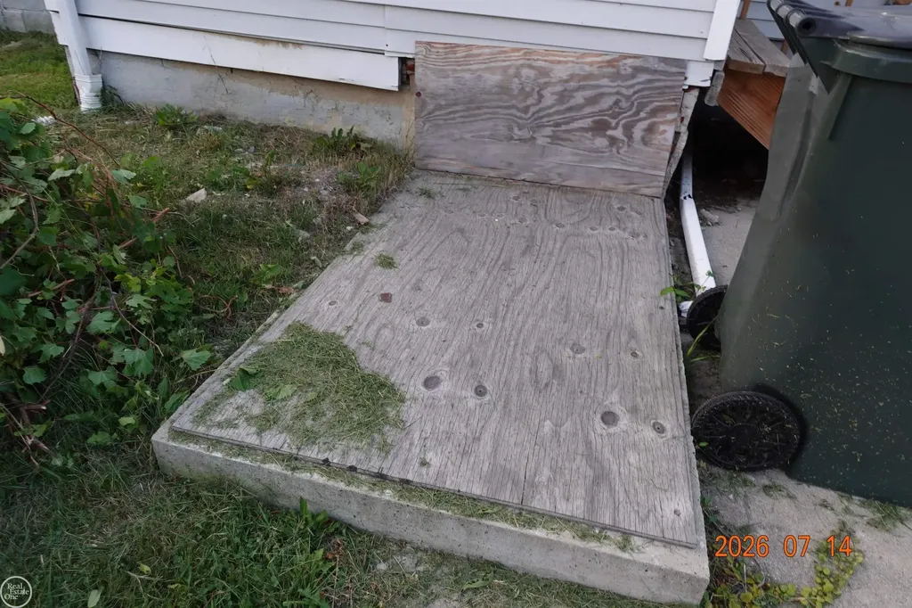 21804 Rosedale Street St. Clair Shores City MI 48080