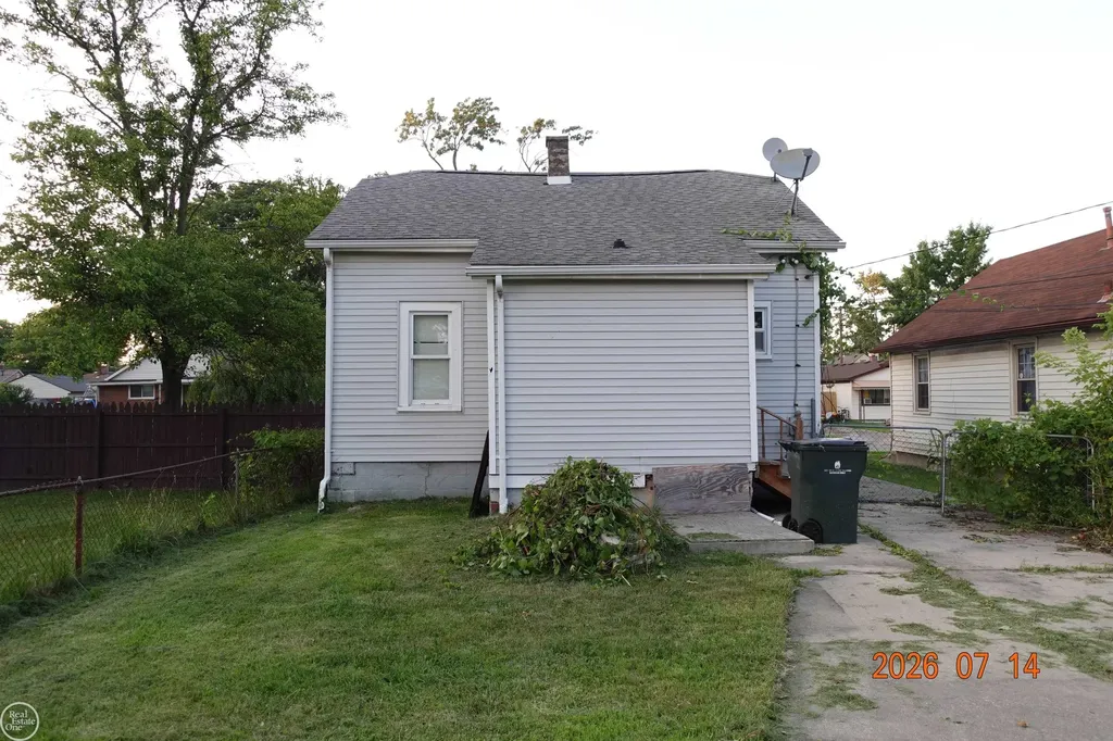 21804 Rosedale Street St. Clair Shores City MI 48080