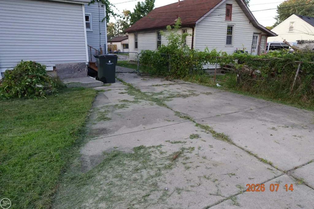 21804 Rosedale Street St. Clair Shores City MI 48080