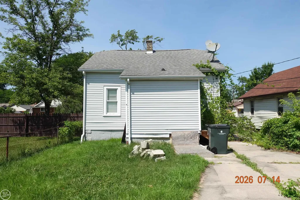 21804 Rosedale Street St. Clair Shores City MI 48080