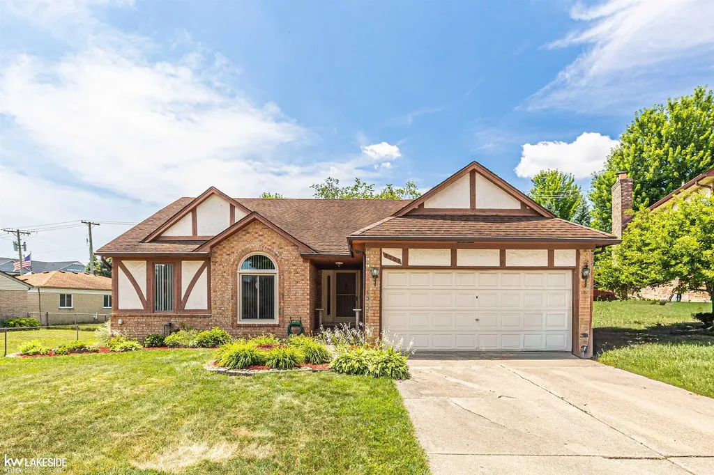 8703 Thornwood Court Sterling Heights City MI 48312