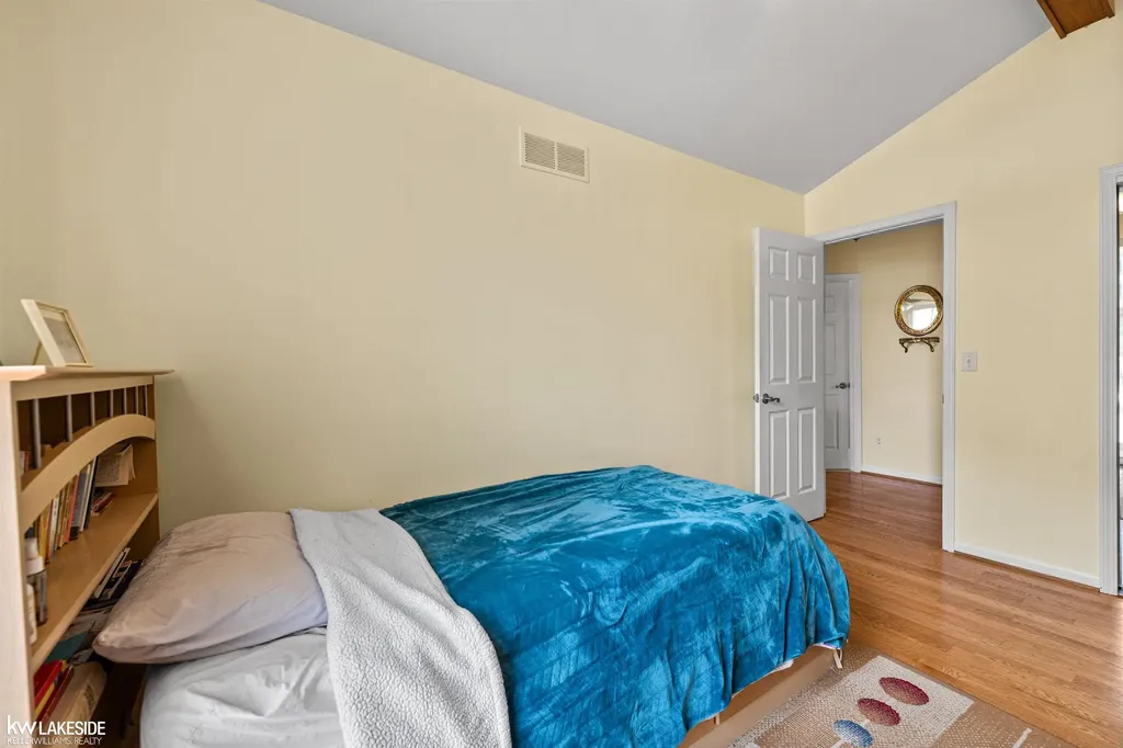 8703 Thornwood Court Sterling Heights City MI 48312