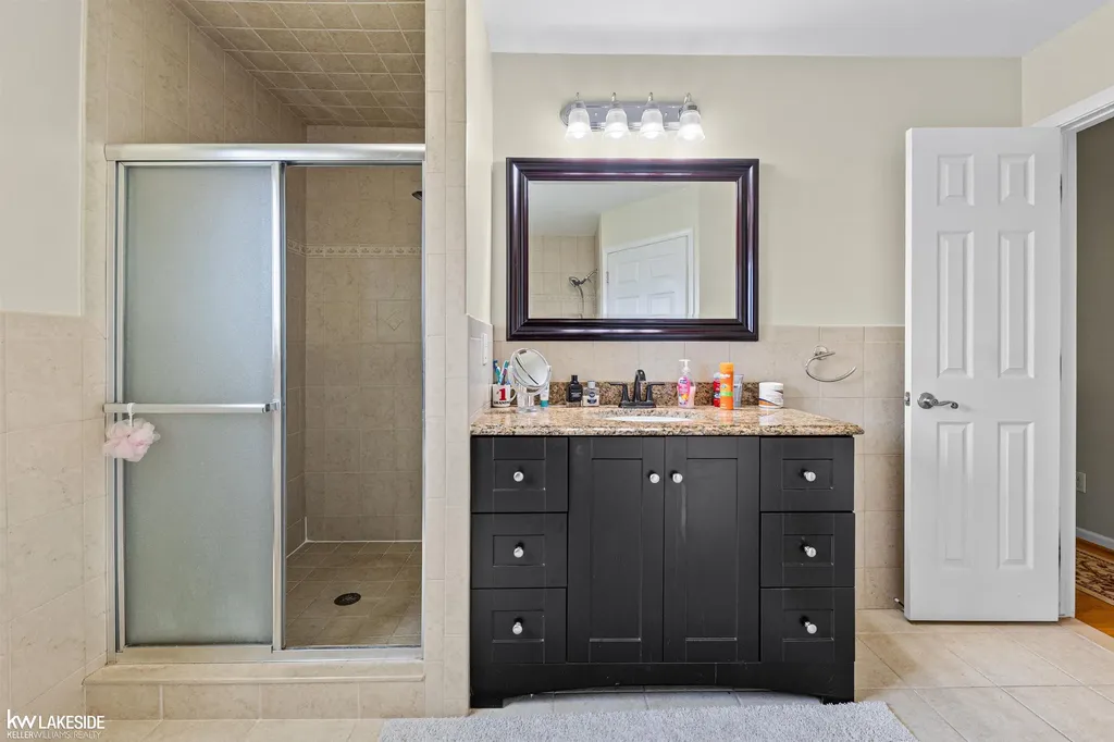8703 Thornwood Court Sterling Heights City MI 48312