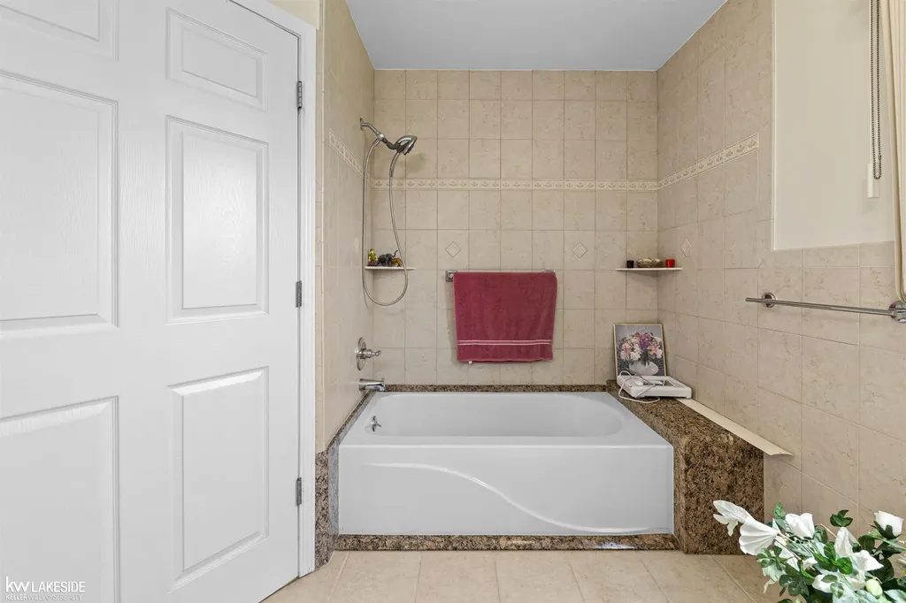8703 Thornwood Court Sterling Heights City MI 48312