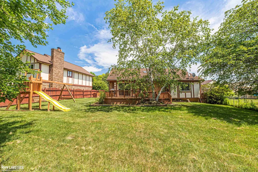 8703 Thornwood Court Sterling Heights City MI 48312