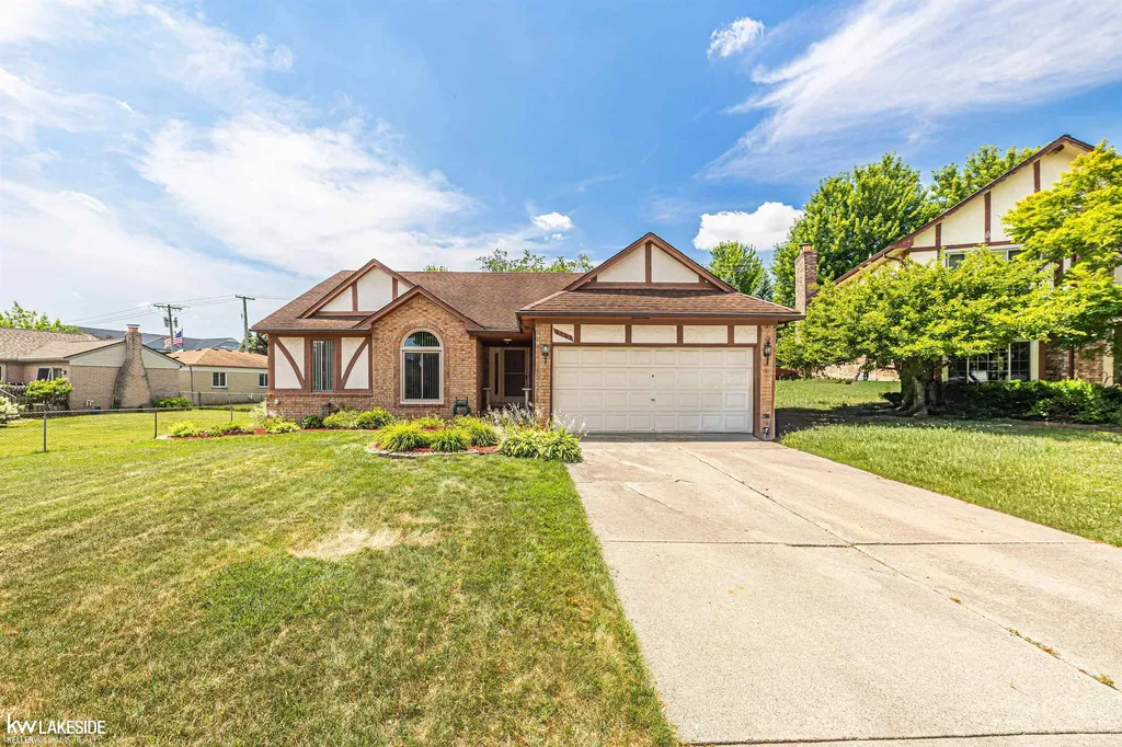 8703 Thornwood Court Sterling Heights City MI 48312