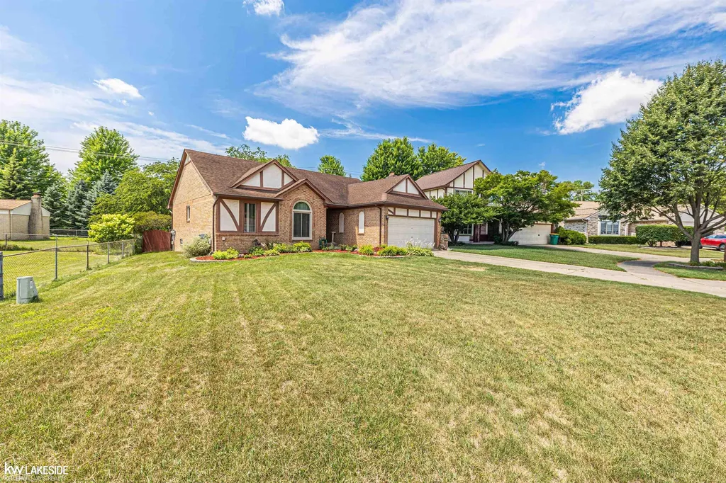 8703 Thornwood Court Sterling Heights City MI 48312