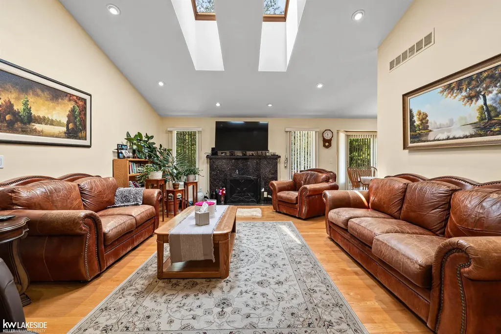 8703 Thornwood Court Sterling Heights City MI 48312
