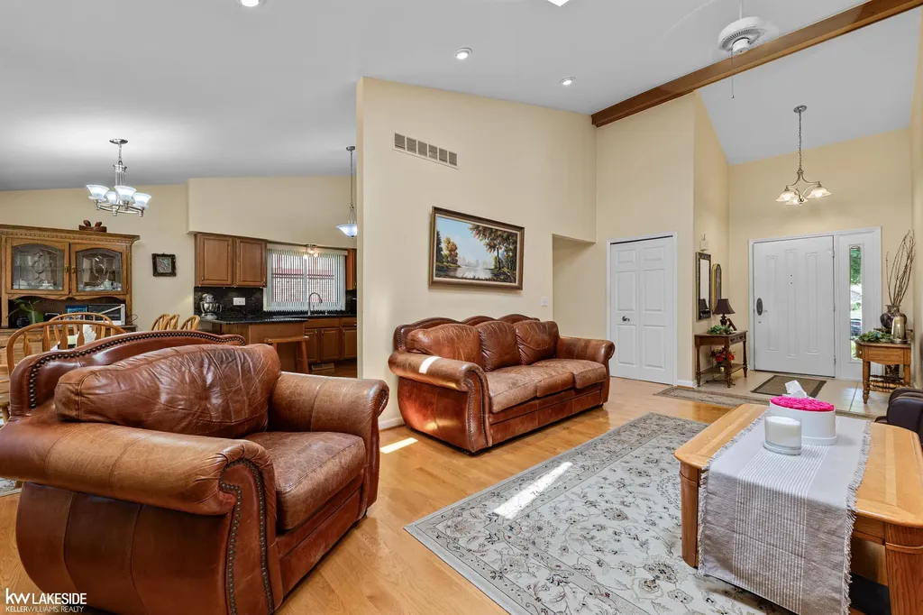 8703 Thornwood Court Sterling Heights City MI 48312