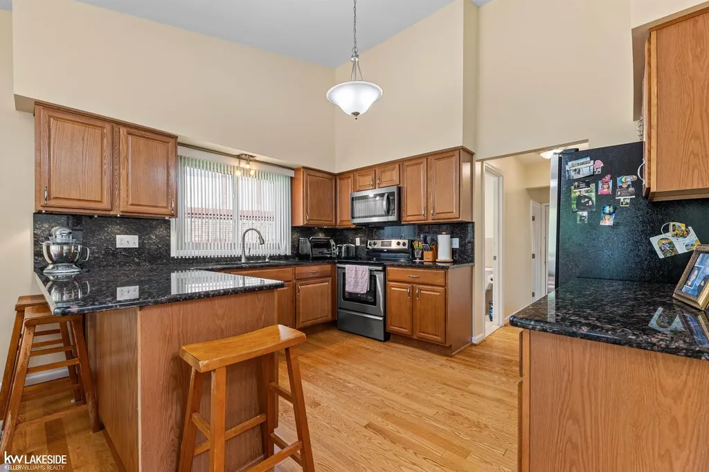 8703 Thornwood Court Sterling Heights City MI 48312