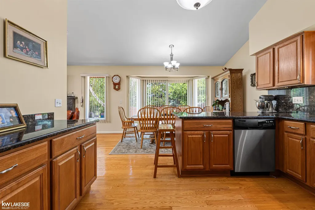 8703 Thornwood Court Sterling Heights City MI 48312