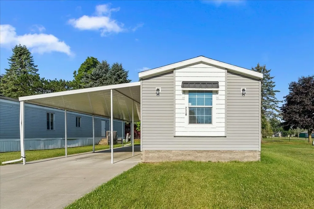 7118 W Mapleview Circle Brown City City MI 48416