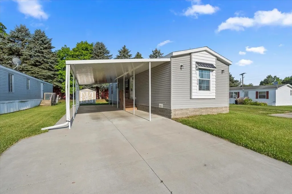 7118 W Mapleview Circle Brown City City MI 48416