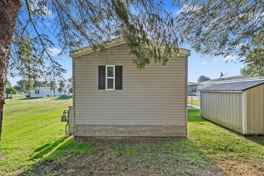 7118 W Mapleview Circle Brown City City MI 48416
