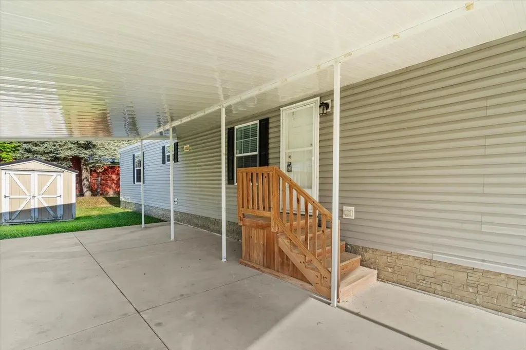 7118 W Mapleview Circle Brown City City MI 48416