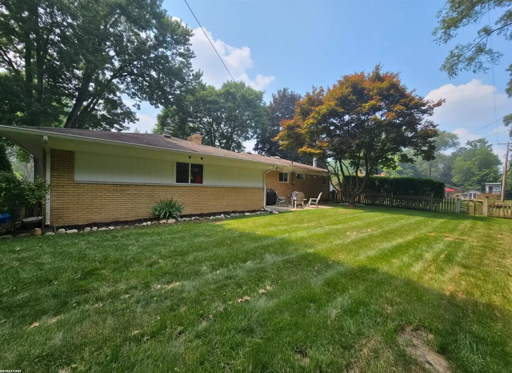 52498 Fayette Drive Shelby Charter Township MI 48316
