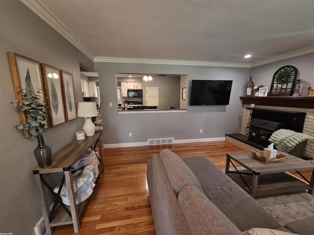 52498 Fayette Drive Shelby Charter Township MI 48316