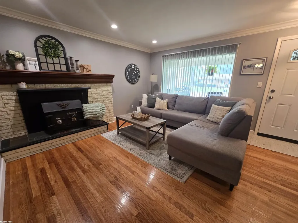 52498 Fayette Drive Shelby Charter Township MI 48316