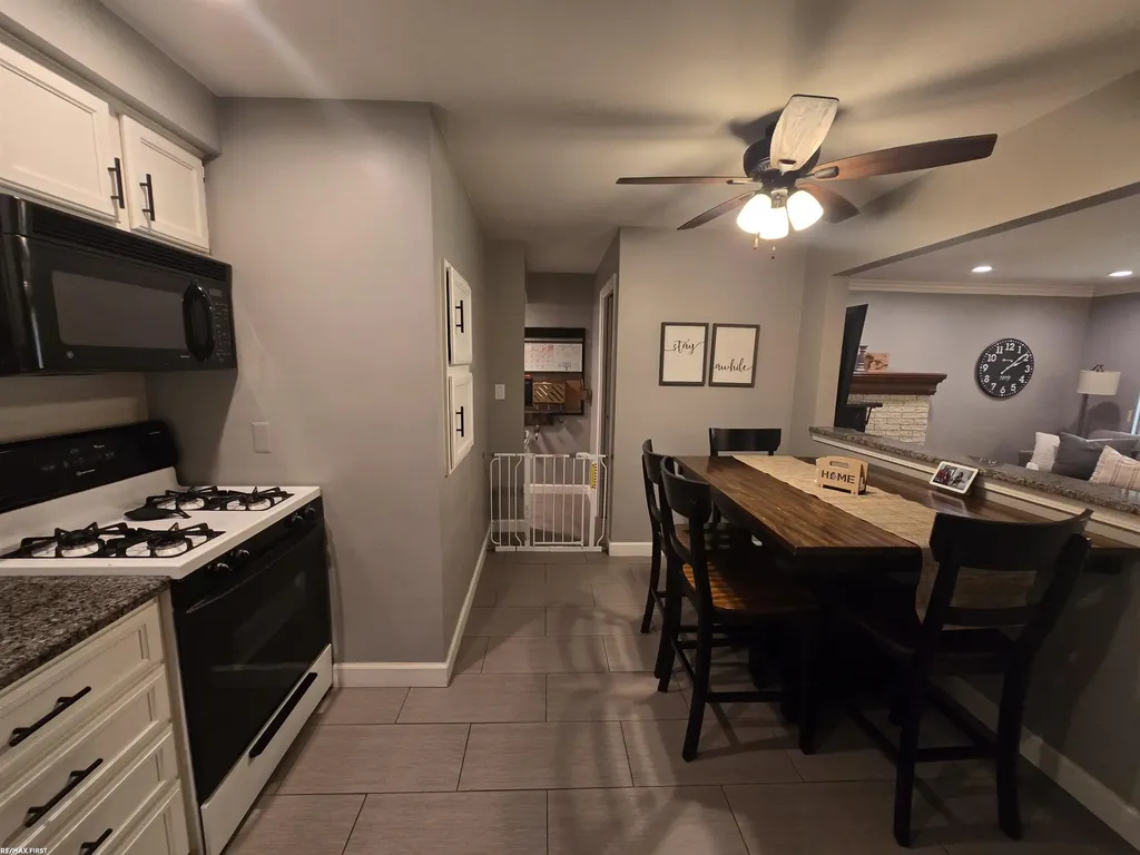 52498 Fayette Drive Shelby Charter Township MI 48316