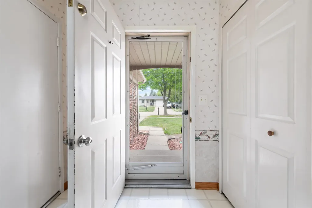 38982 Sutton Dr Drive Sterling Heights City MI 48310