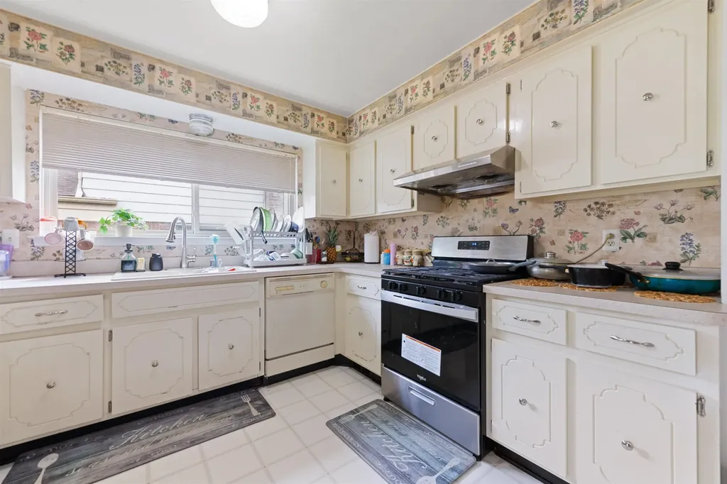 38982 Sutton Dr Drive Sterling Heights City MI 48310