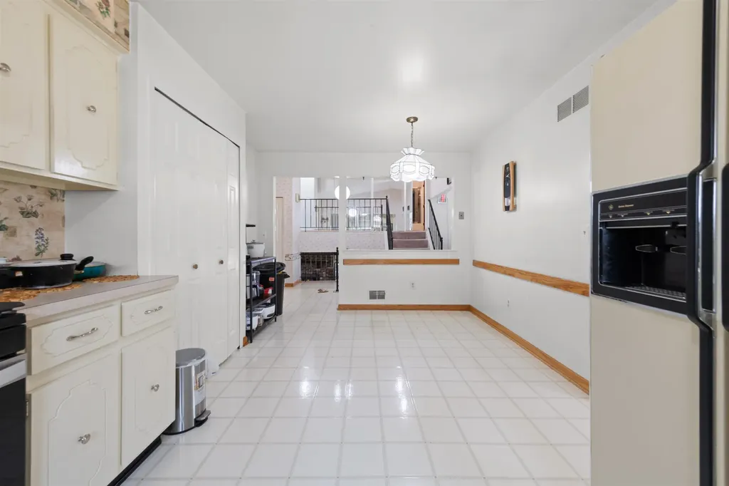 38982 Sutton Dr Drive Sterling Heights City MI 48310