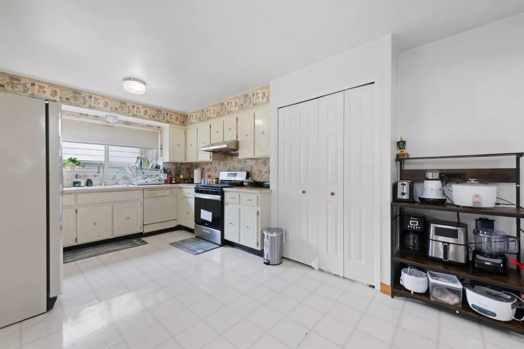 38982 Sutton Dr Drive Sterling Heights City MI 48310