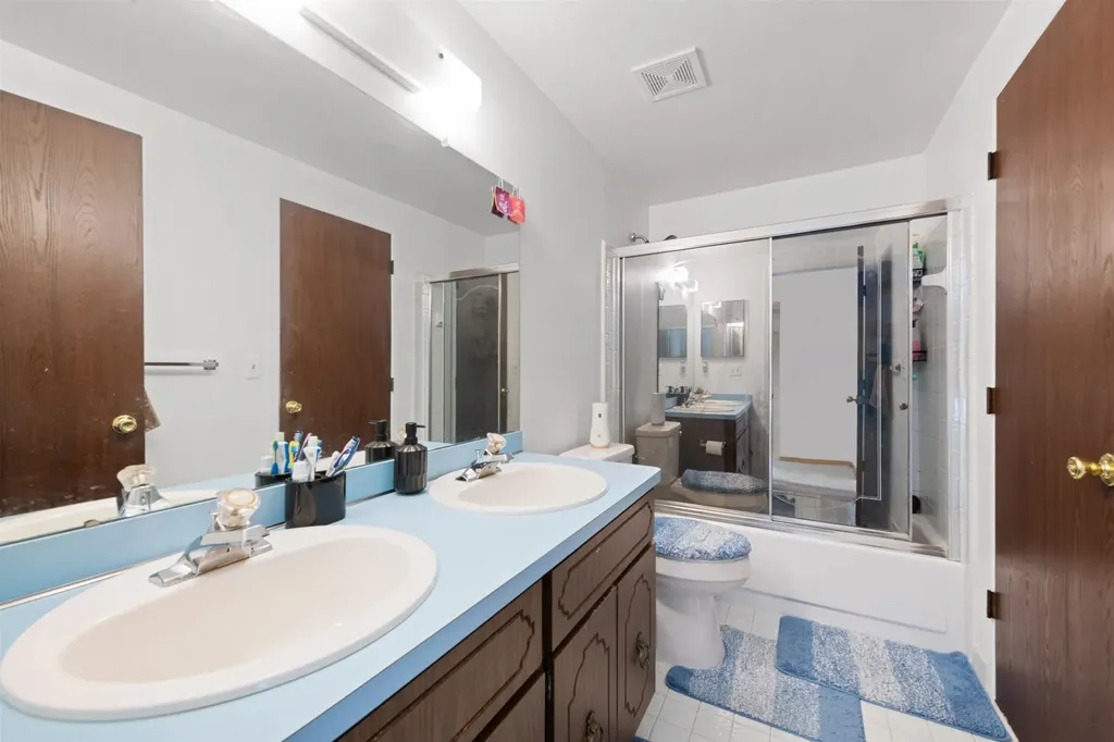 38982 Sutton Dr Drive Sterling Heights City MI 48310