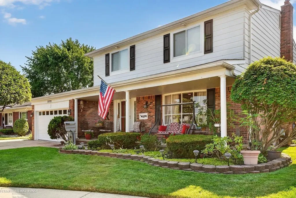 32725 Rugby Drive Warren City MI 48088