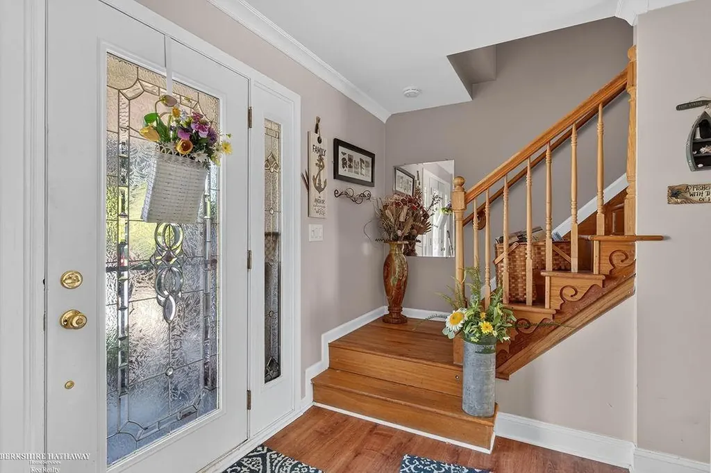 32725 Rugby Drive Warren City MI 48088