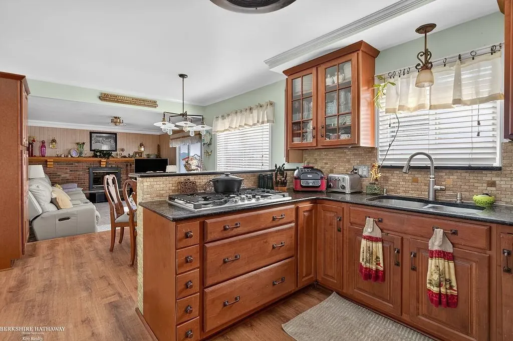 32725 Rugby Drive Warren City MI 48088