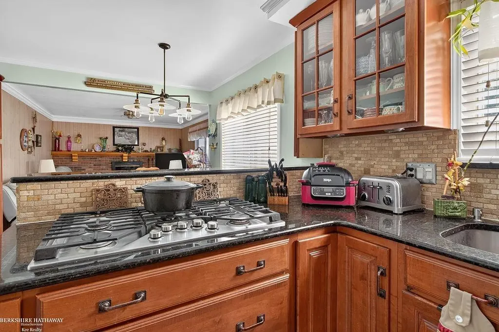 32725 Rugby Drive Warren City MI 48088