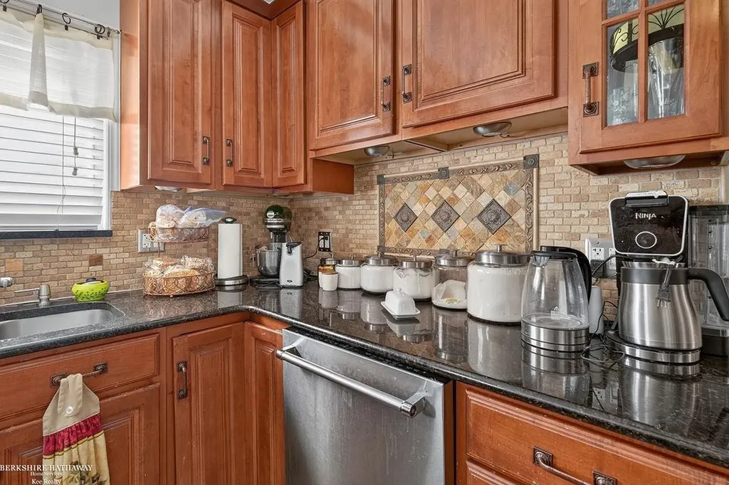 32725 Rugby Drive Warren City MI 48088