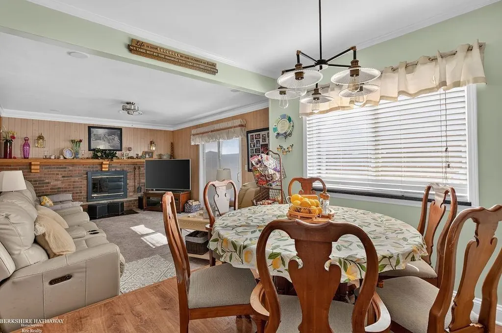 32725 Rugby Drive Warren City MI 48088