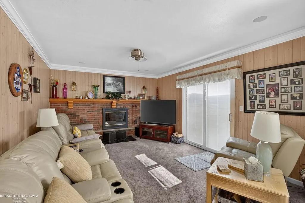 32725 Rugby Drive Warren City MI 48088